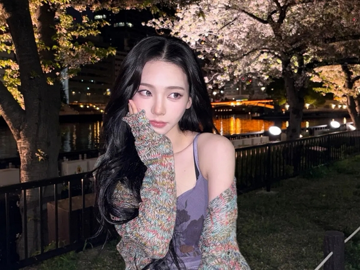 카리나 꽃무늬 원피스 벚꽃놀이 코디