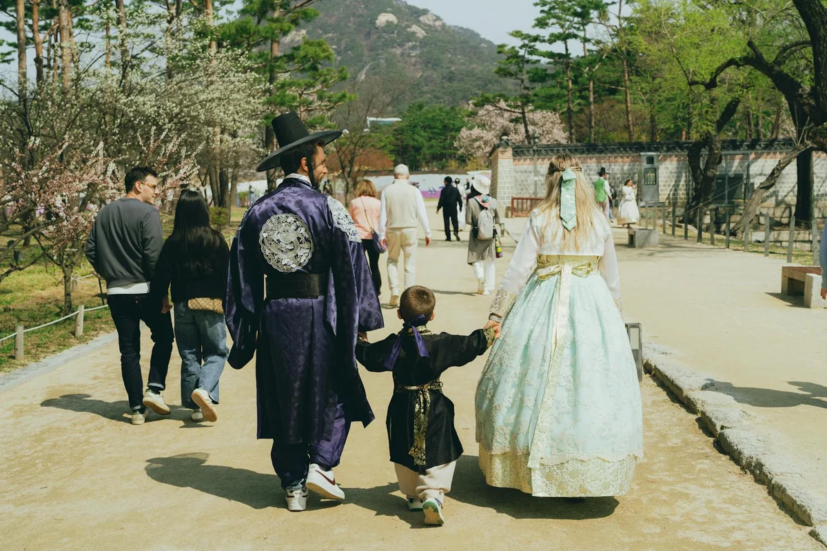 F-4 재외동포 비자 가이드 — 자격·서류·취업 가능 직종·HiKorea 예약 (2026)